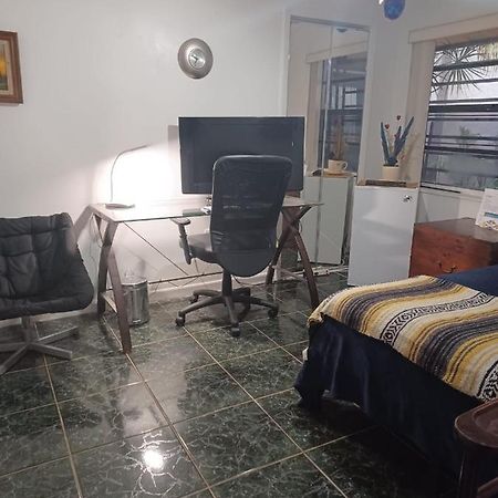 Snug Minimalist Full Bed With 50 Inch Smart Tv, Netflix, Airplay, Mini-Fridge, And 500 Mbps Wifi Near Fiu, Dolphin Mall, Airport Miami Zewnętrze zdjęcie