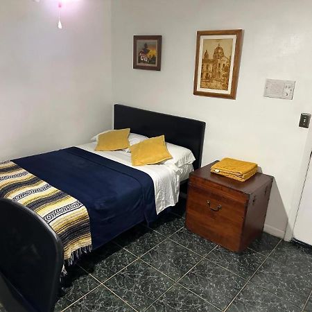 Snug Minimalist Full Bed With 50 Inch Smart Tv, Netflix, Airplay, Mini-Fridge, And 500 Mbps Wifi Near Fiu, Dolphin Mall, Airport Miami Zewnętrze zdjęcie