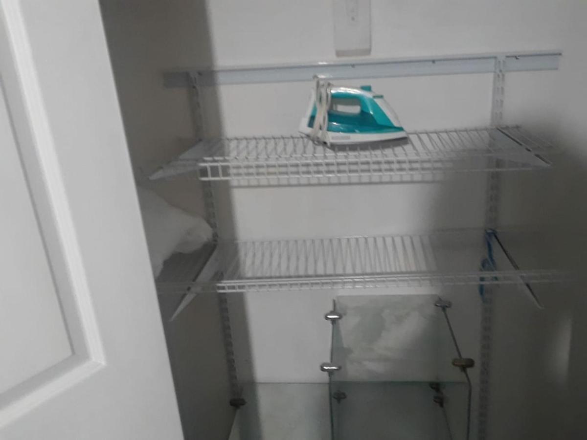 Snug Minimalist Full Bed With 50 Inch Smart Tv, Netflix, Airplay, Mini-Fridge, And 500 Mbps Wifi Near Fiu, Dolphin Mall, Airport Miami Zewnętrze zdjęcie