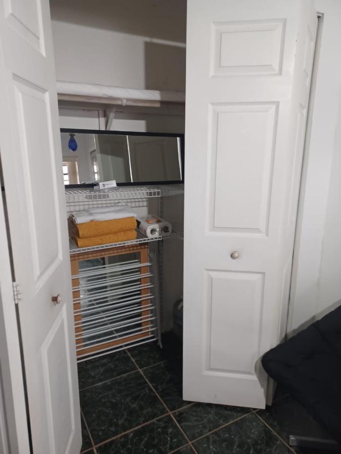Snug Minimalist Full Bed With 50 Inch Smart Tv, Netflix, Airplay, Mini-Fridge, And 500 Mbps Wifi Near Fiu, Dolphin Mall, Airport Miami Zewnętrze zdjęcie