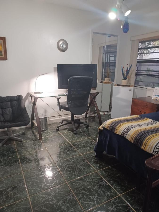 Snug Minimalist Full Bed With 50 Inch Smart Tv, Netflix, Airplay, Mini-Fridge, And 500 Mbps Wifi Near Fiu, Dolphin Mall, Airport Miami Zewnętrze zdjęcie
