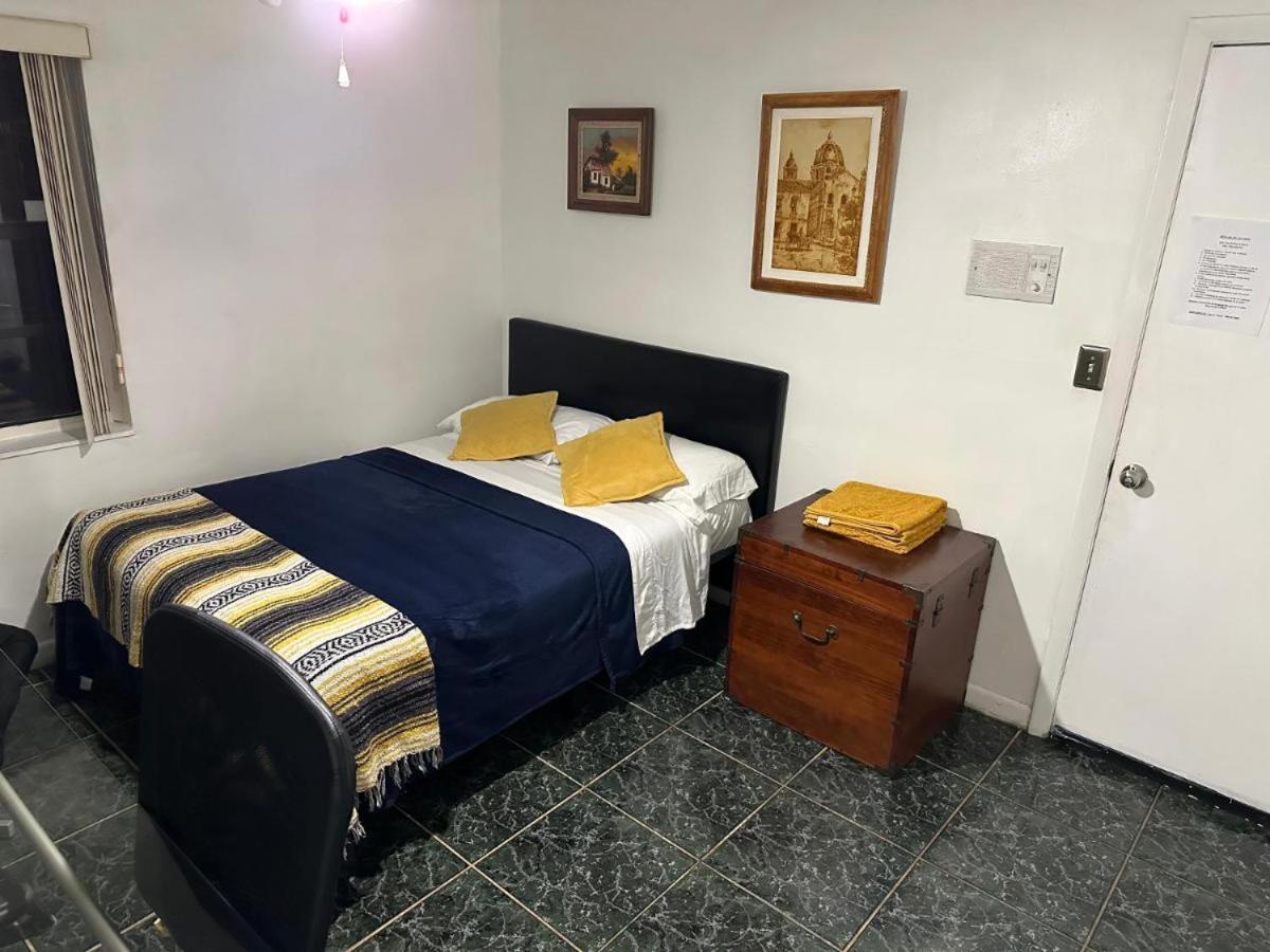 Snug Minimalist Full Bed With 50 Inch Smart Tv, Netflix, Airplay, Mini-Fridge, And 500 Mbps Wifi Near Fiu, Dolphin Mall, Airport Miami Zewnętrze zdjęcie